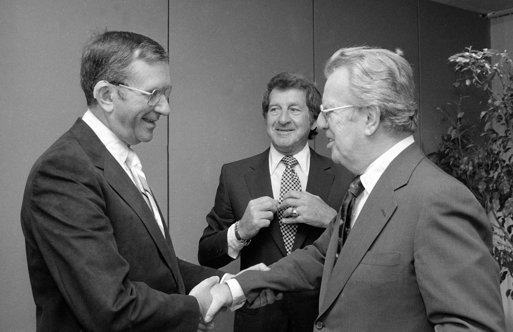 Former Trail Blazers owner Larry Weinberg is no more; died at 92